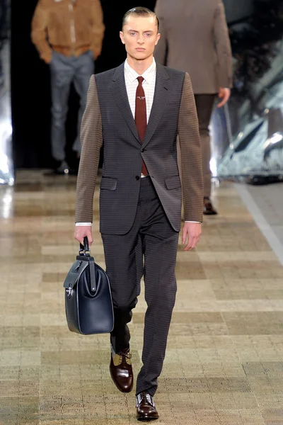 Look 4